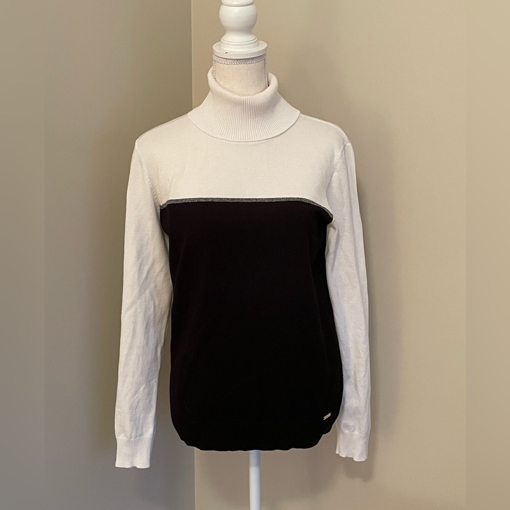 Calvin Klein Color Block Turtleneck size M
Final Price/Discounted Shipping